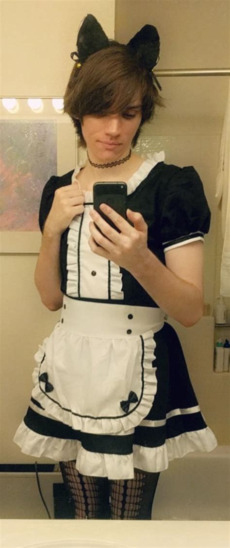 Femboy Maid Services you with his Thicc Bussy .